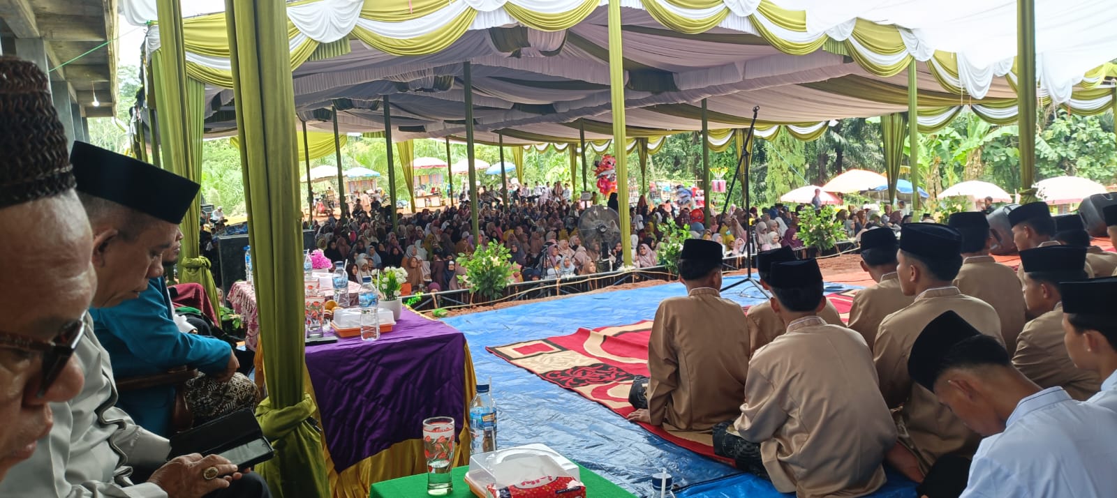 Sinergi Polri dan Ulama, Kapolsek Baradatu Hadiri Penutupan Pendidikan Santri di Sukosari