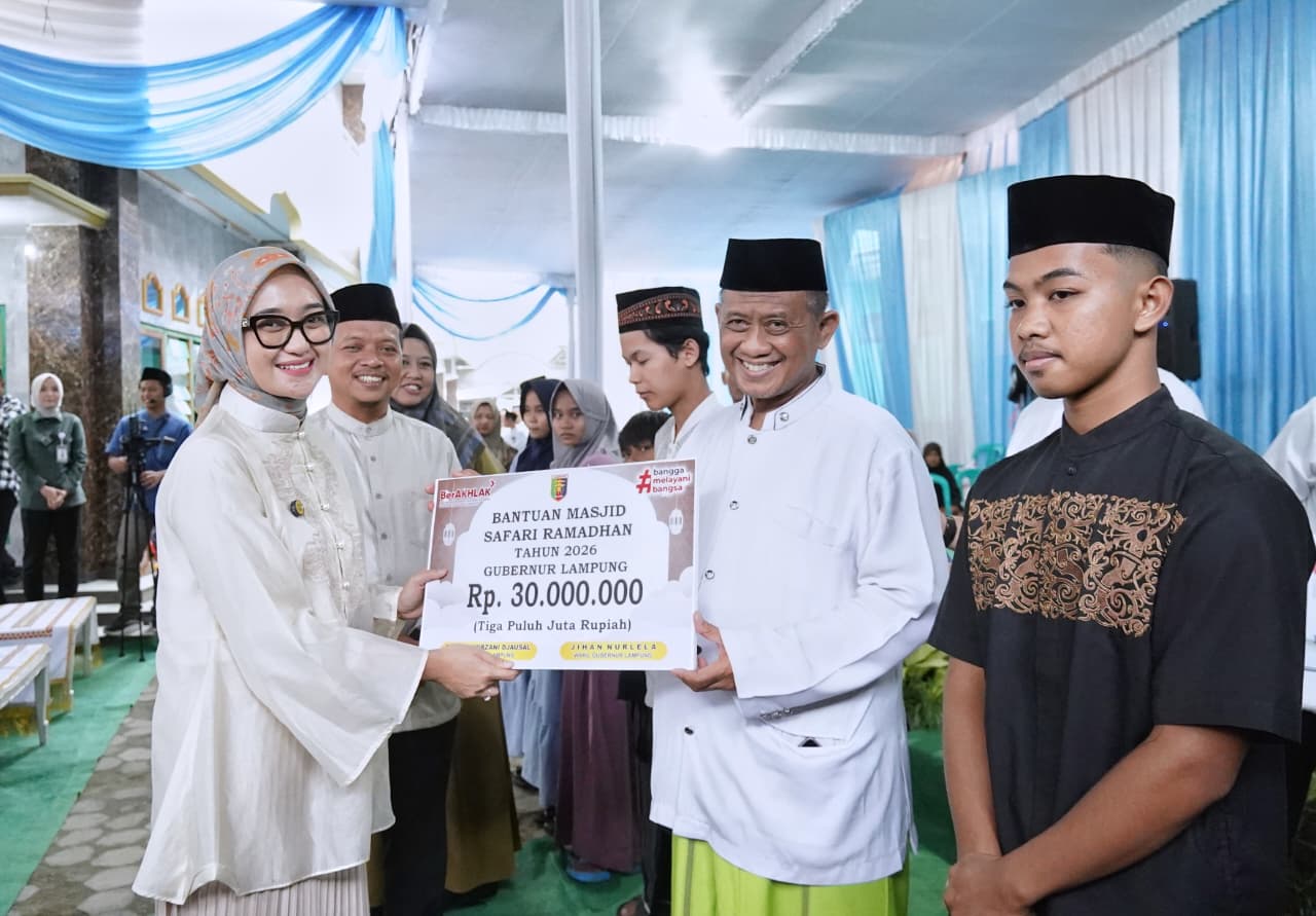 Safari Ramadan di Pringsewu, Wagub Jihan Nurlela Serahkan Hibah dan Santunan Yatim