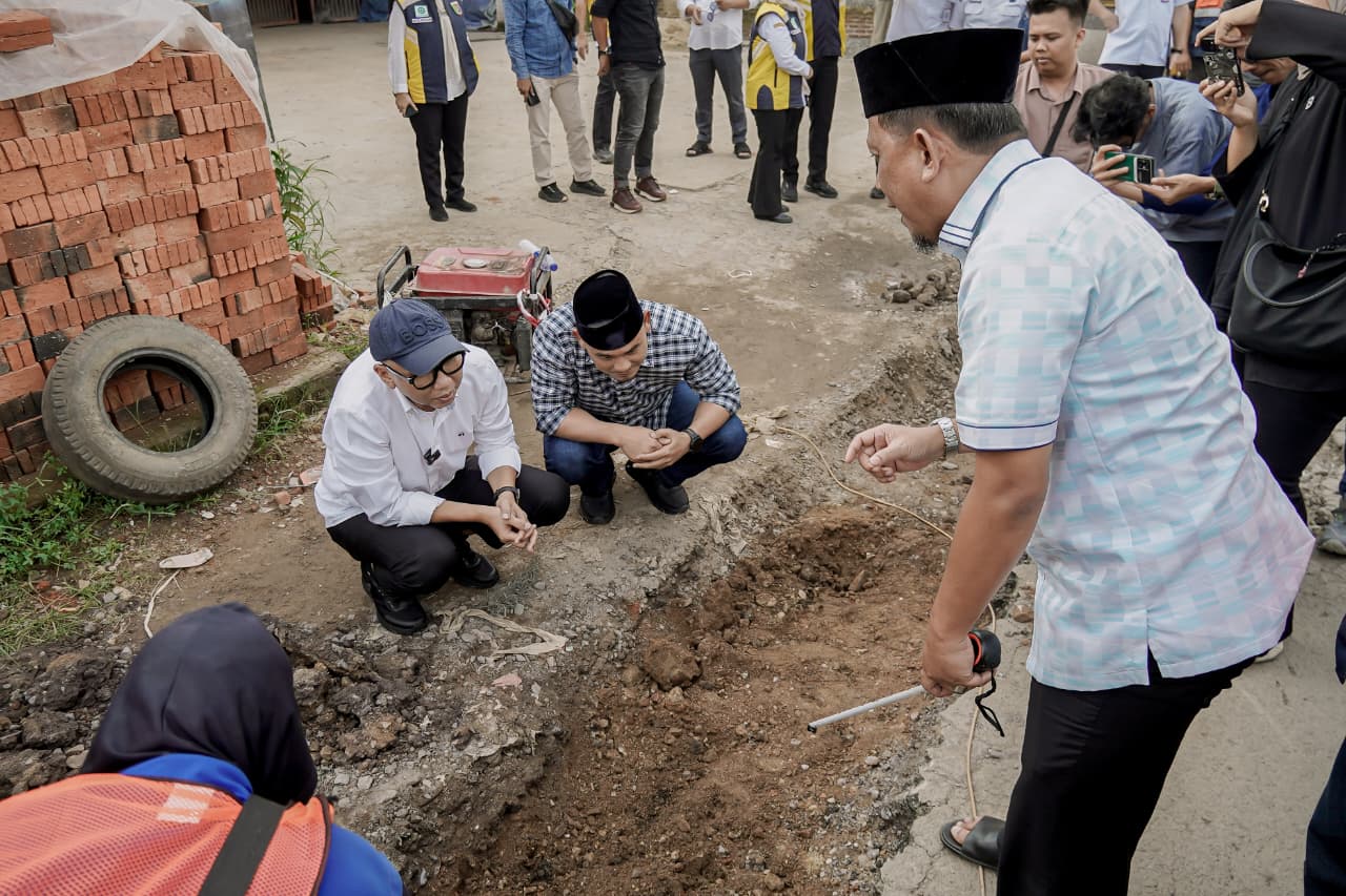 Tinjau Jalan Pangeran Senopati Jatimulyo, Gubernur Mirza Instruksikan Normalisasi Drainase