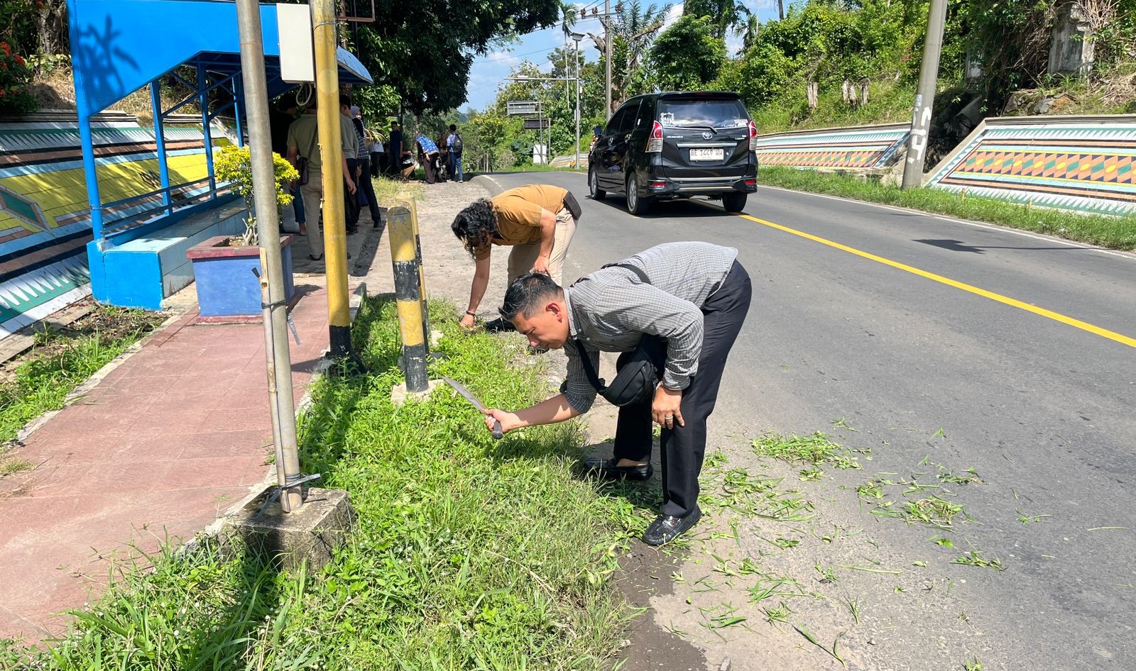 Sat Intelkam Polres Way Kanan Turun Langsung Bersihkan Fasilitas Umum