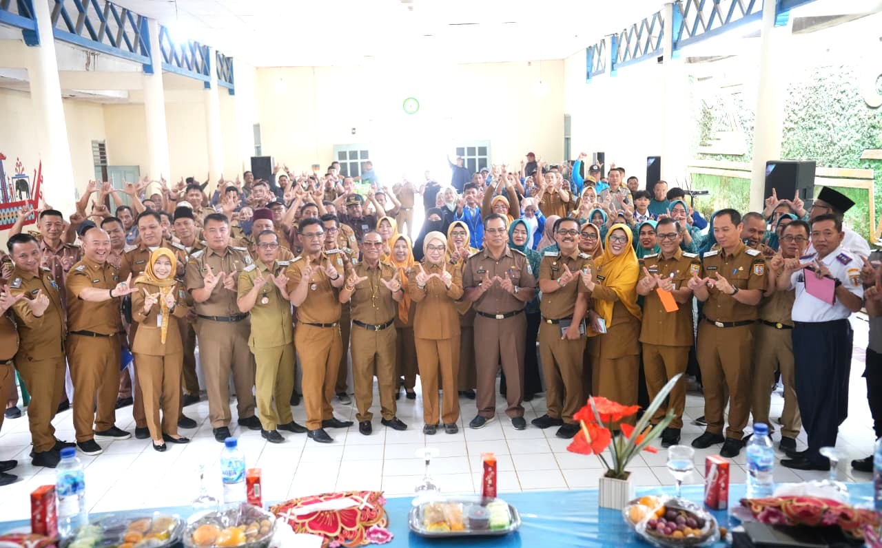 Bupati Ayu Pastikan Jalan Simpang Neki–Banjit Diperbaiki Tahun 2026