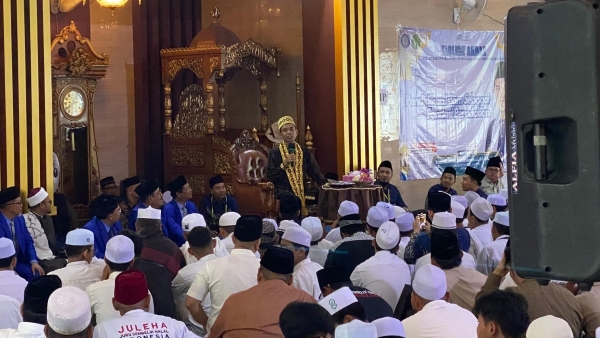 UAS Ingatkan Pentingnya Sholat dalam Tabligh Akbar di Bandar Lampung