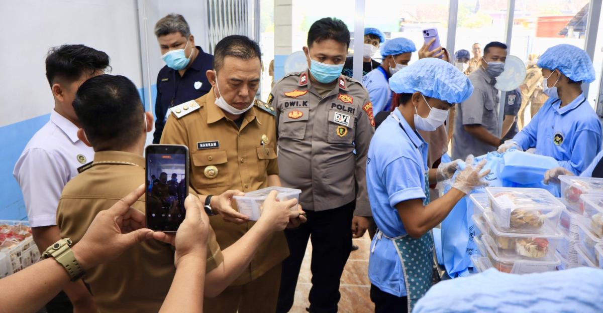 Pasca Insiden Keracunan MBG, Wabup Hankam Hasan Sidak 4 Dapur Gizi di Menggala