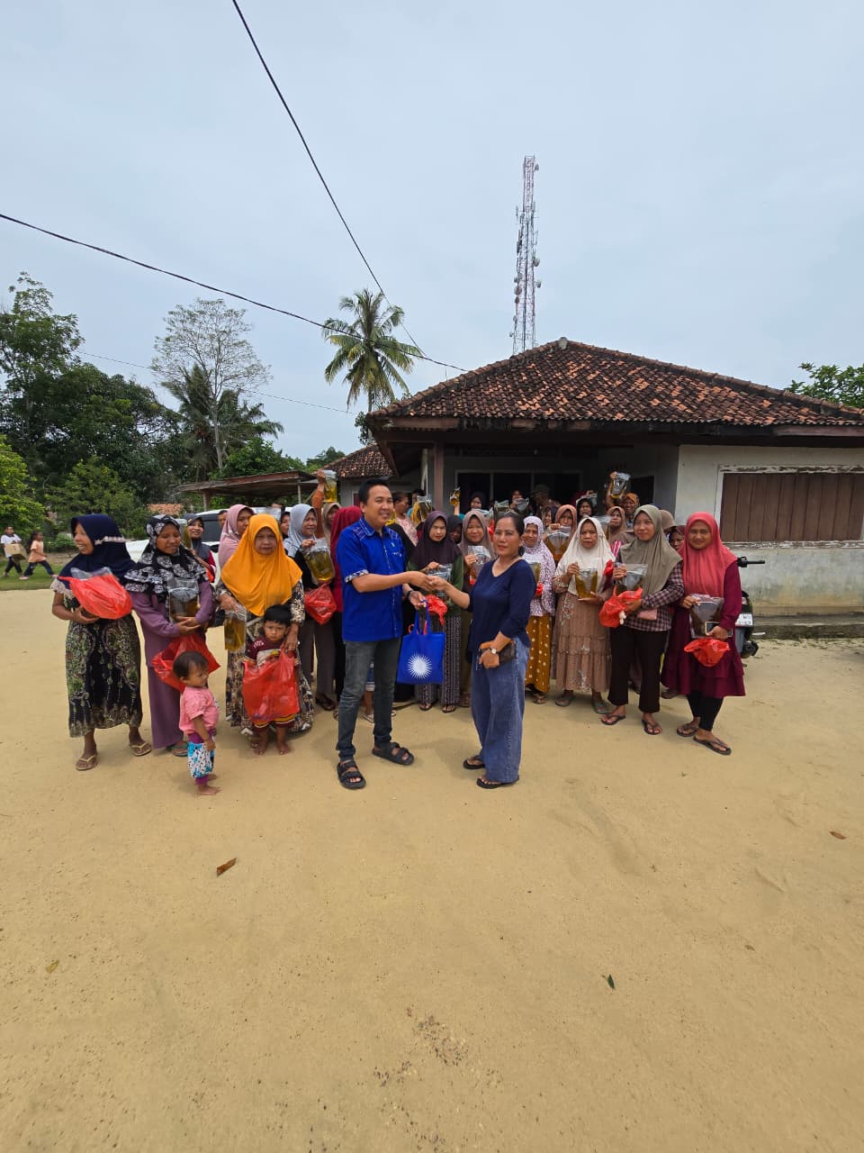 Ringankan Beban Rakyat, Adiwijaya Pimpin Bazar Murah PAN Way Kanan di Pakuan Ratu