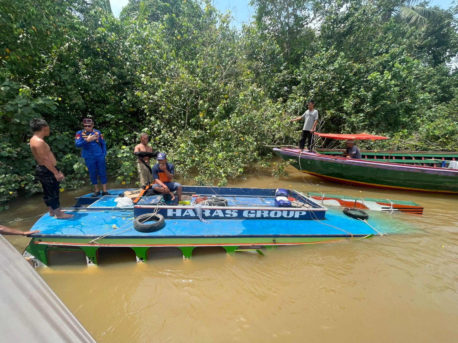 Speed Boat Haras Group Pecah Diterjang Ombak di Muara Telang, Satu Penumpang Tewas