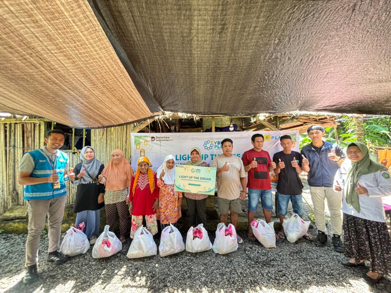 Wujudkan Mimpi Warga, PLN UP3 Tahuna Salurkan Bantuan Pasang Baru Listrik Lewat Dana Zakat Karyawan