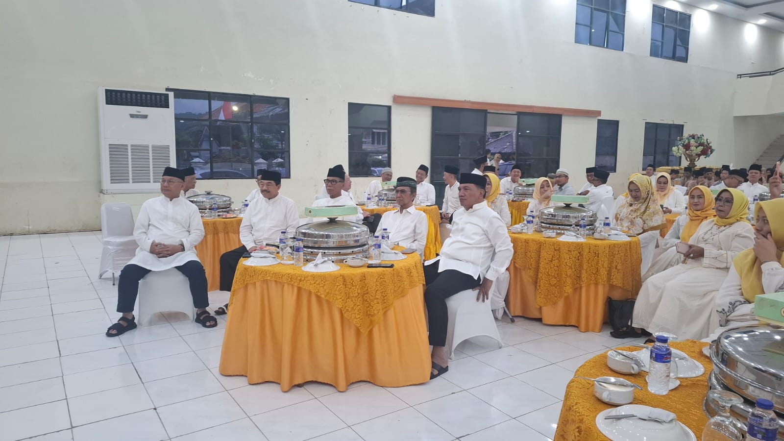 Buka Bersama Ratusan Anak Yatim, Hanan A Rozak Berikan 3 Pesan Strategis untuk Kader Golkar Lampung