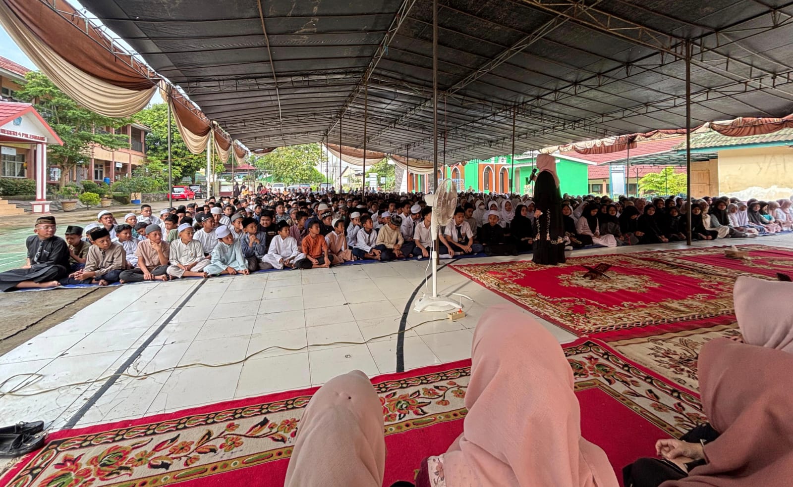 SMPN 4 Palembang Fasilitasi Penyaluran Zakat untuk Siswa Yatim dan Masyarakat