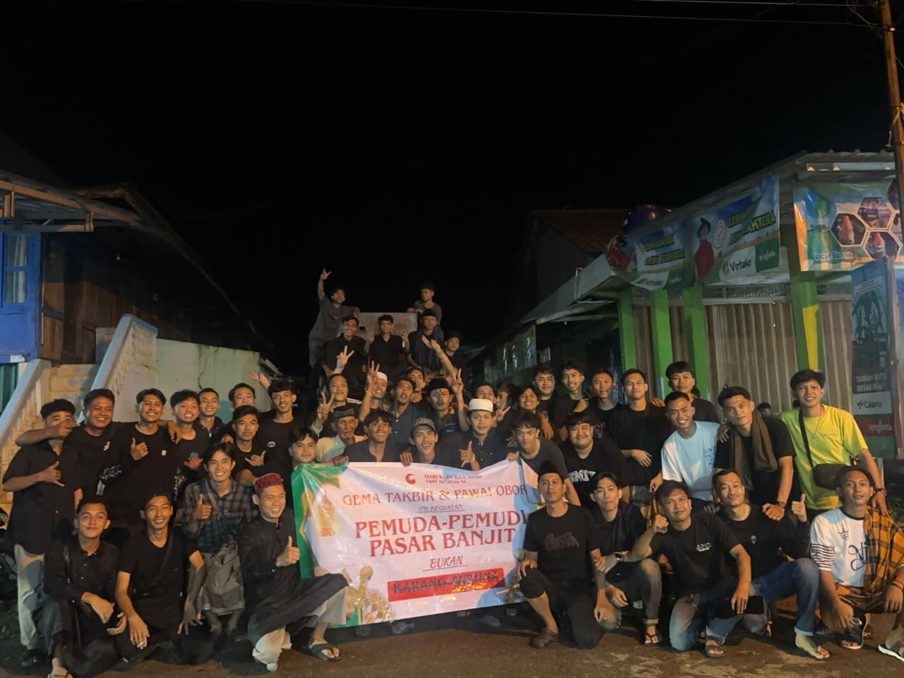 Rayakan Malam Takbiran, Pemuda Banjit Gelar Pawai Obor dan Pesta Kembang Api Meriah