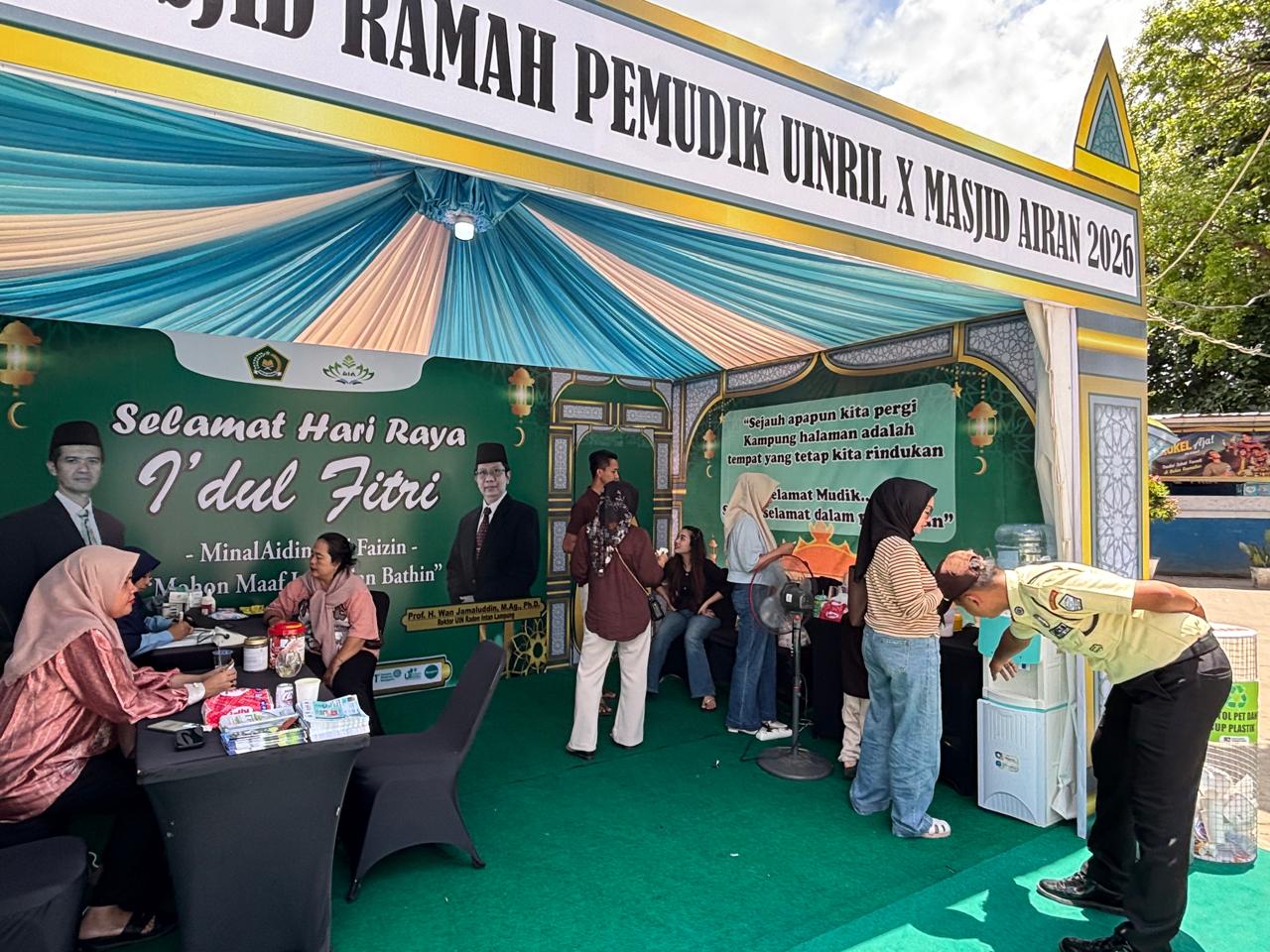 UIN Raden Intan Lampung Berikan Pelayanan Humanis bagi Pemudik di Jalur Strategis Tol