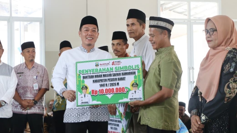 Bupati Dedi Irawan Hadiri Safari Ramadan 1447 H dan Serahkan Bantuan Masjid di Pekon Laay