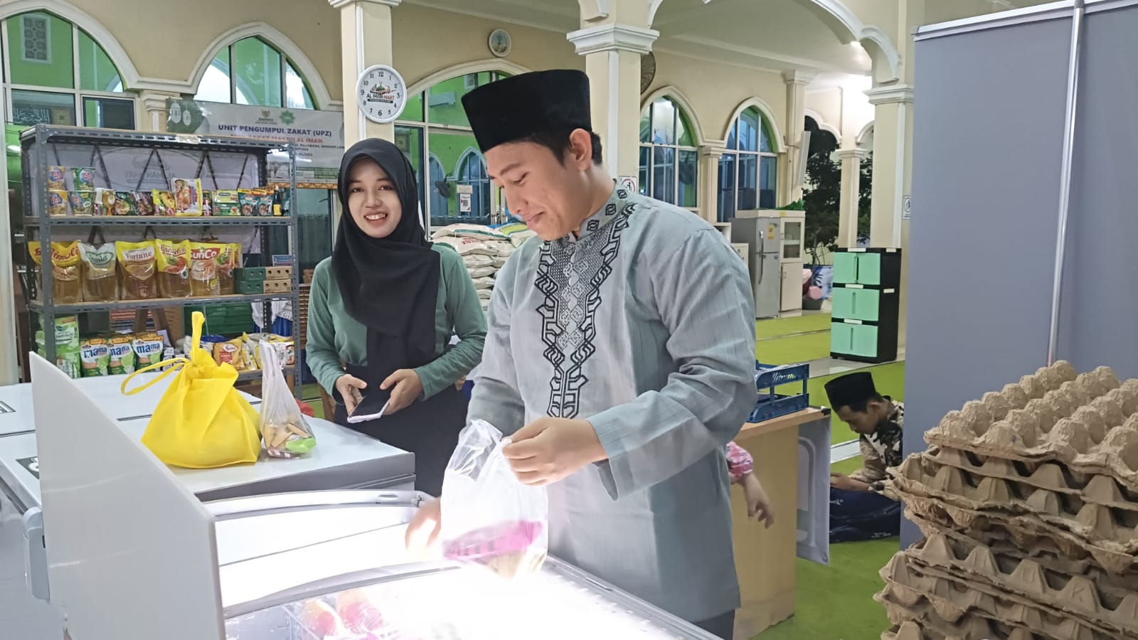 Dukung Ritel Umat, Warga Kemiling Berbelanja di Al Iman Mart Gedong Meneng