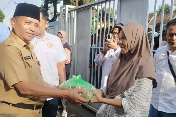 Alumni Lintas Generasi SMAN 1 Bandar Lampung Gelar Berbagi Takjil