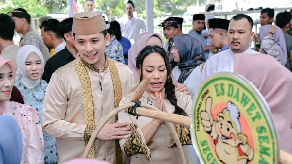 Halalbihalal di Lamban Rakyat Dongkrak UMKM, Dagangan Ludes Diborong Bupati Egi