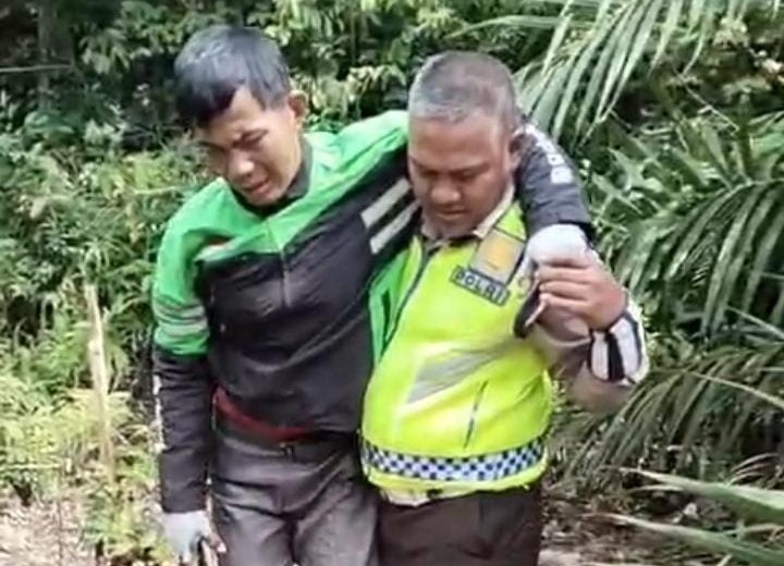 Polisi Sigap, Korban Kecelakaan di Jalinteng Way Kanan Berhasil Dievakuasi Cepat
