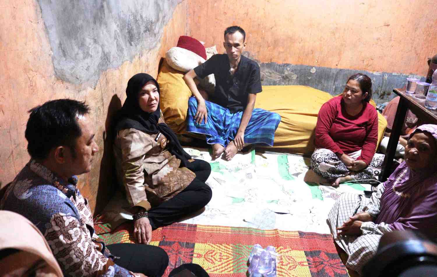 Anak 10 Tahun Hanyut Saat Banjir di Rajabasa, Wali Kota Eva Dwiana Beri Bantuan untuk Keluarga Korban