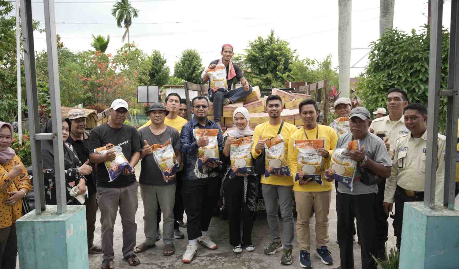 Ramadhan Berkah, Pusri Salurkan 28.000 Paket Sembako untuk Warga Sekitar Perusahaan