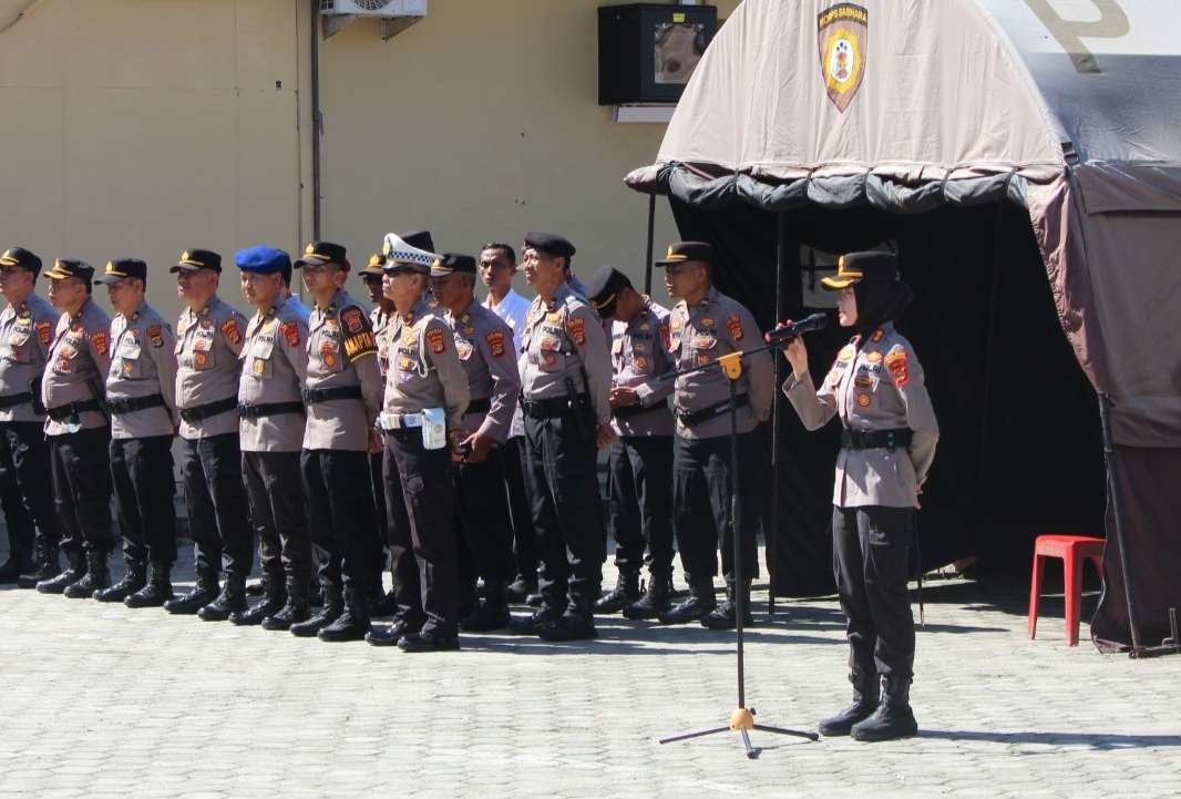 Kapolres Pesisir Barat Pimpin Apel Sabuk Kamtibmas, Kentongan Jadi Simbol Peringatan Dini