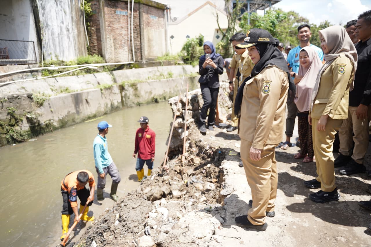 Antisipasi Banjir, Wali Kota Eva Dwiana Instruksikan Perluasan Gorong-Gorong di Tanjung Senang