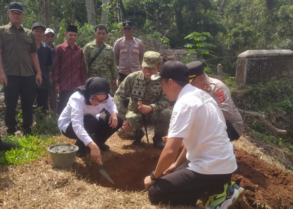 Sinergi TNI dan Pemkab Way Kanan, Bupati Ayu Asalasiyah Resmikan Pembangunan Jembatan Gantung Air Ringkih