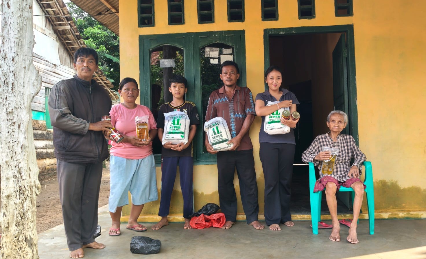 Banjir Bandang Terjang Lembasung, Bantuan Sembako Langsung Disalurkan ke Warga Terdampak
