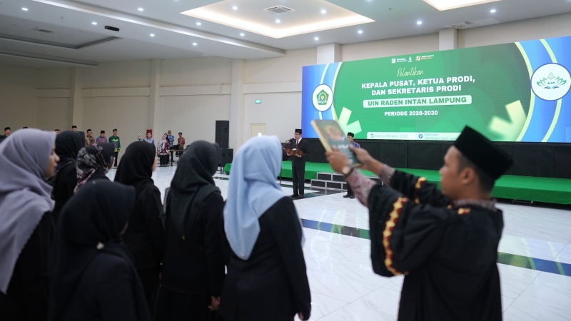 Rektor UIN RIL Lantik Kepala Pusat serta Ketua dan Sekretaris Program Studi