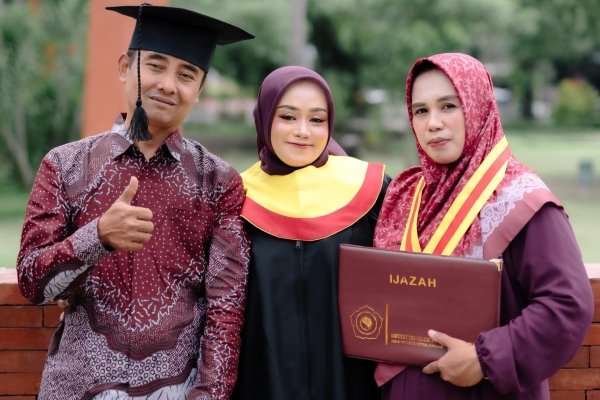 Sering Lihat Ayah Sesak Napas, Mahasiswi Asal Probolinggo Ini Kejar Mimpi Jadi Perawat