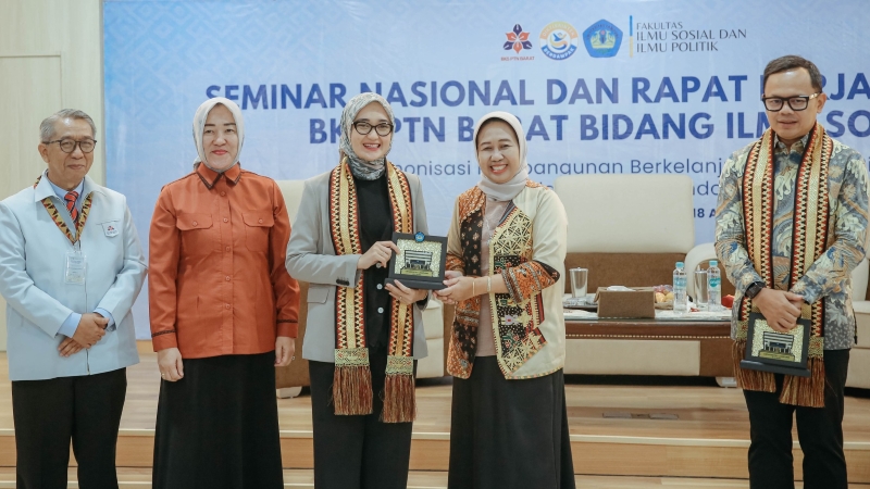 Wagub Lampung Jihan Nurlela Paparkan Strategi Pembangunan Berkelanjutan di Seminar Nasional BKS PTN Unila