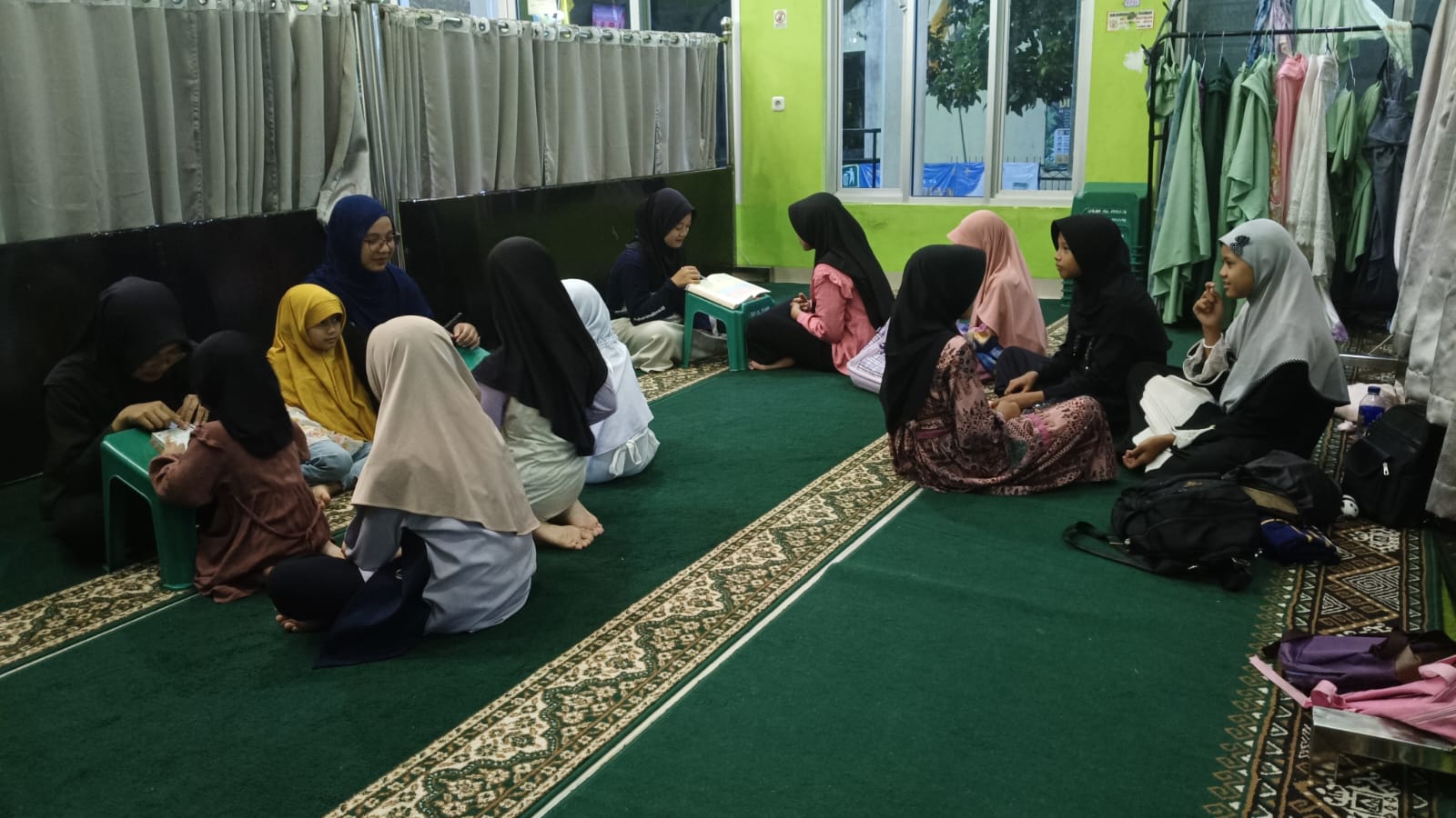 Rutinitas TPA Al Iman Gedong Meneng Berjalan Khidmat, Santri Fokus Talaqqi dan Tahsin