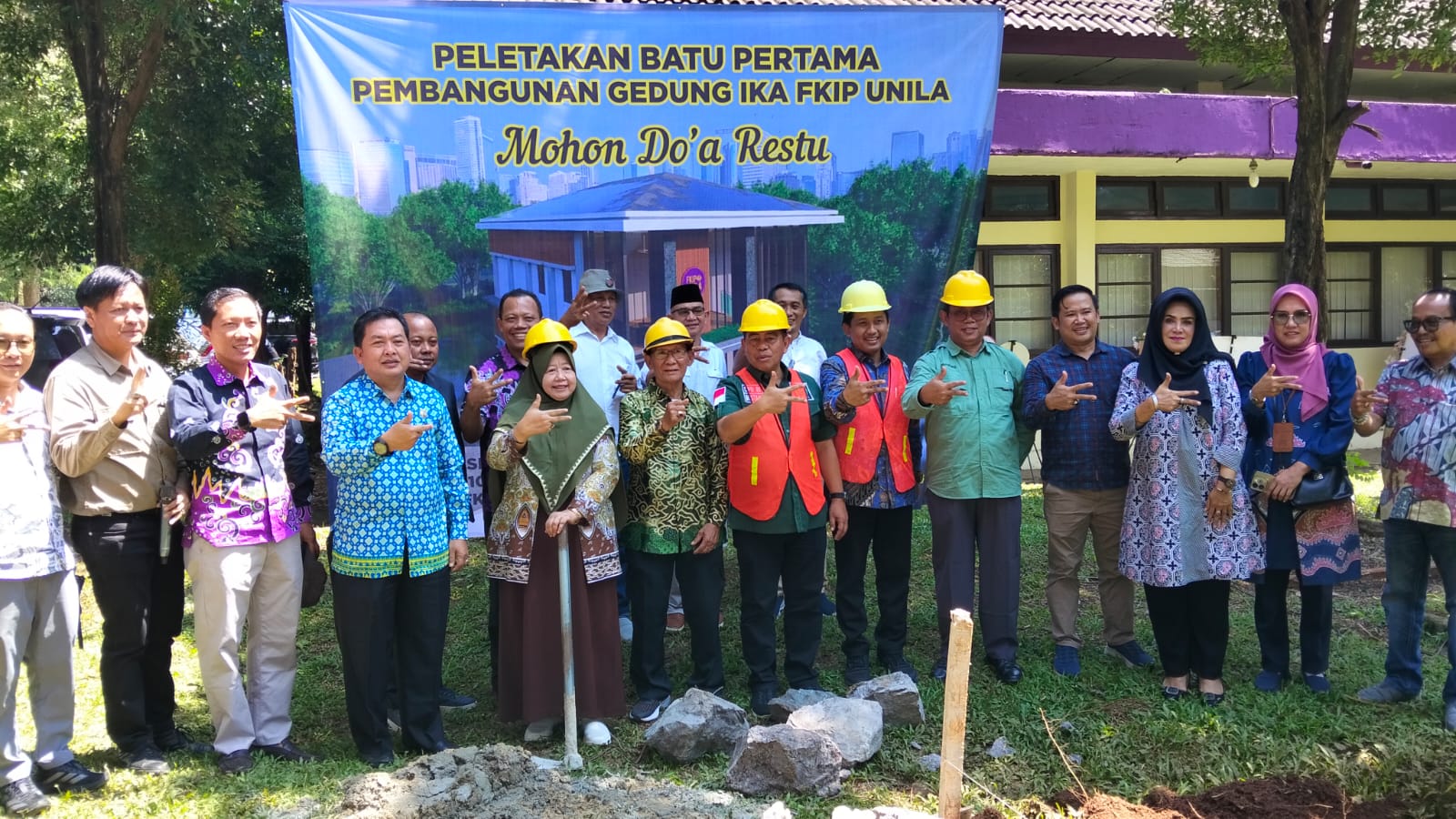 Pembangunan Gedung Sekretariat IKA FKIP Unila Dimulai, Bustami Zainuddin Letakkan Batu Pertama