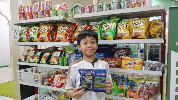 Suasana Ramai Warnai Al Iman Mart di Komplek Masjid Al Iman Gedong Meneng