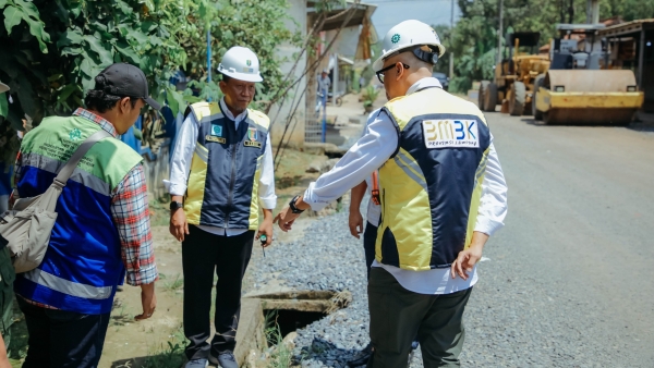 Gubernur Mirza Kawal Perbaikan Jalan Wates–Metro, Fokus Kualitas dan Konektivitas