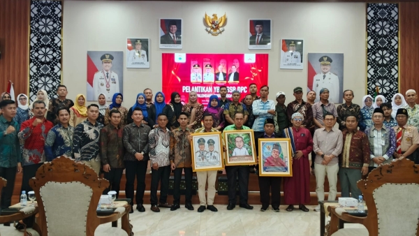 Ketua Baznas Kota Palembang Mendapat Penghargaan Dari YBH-SSB DPC Kota Palembang