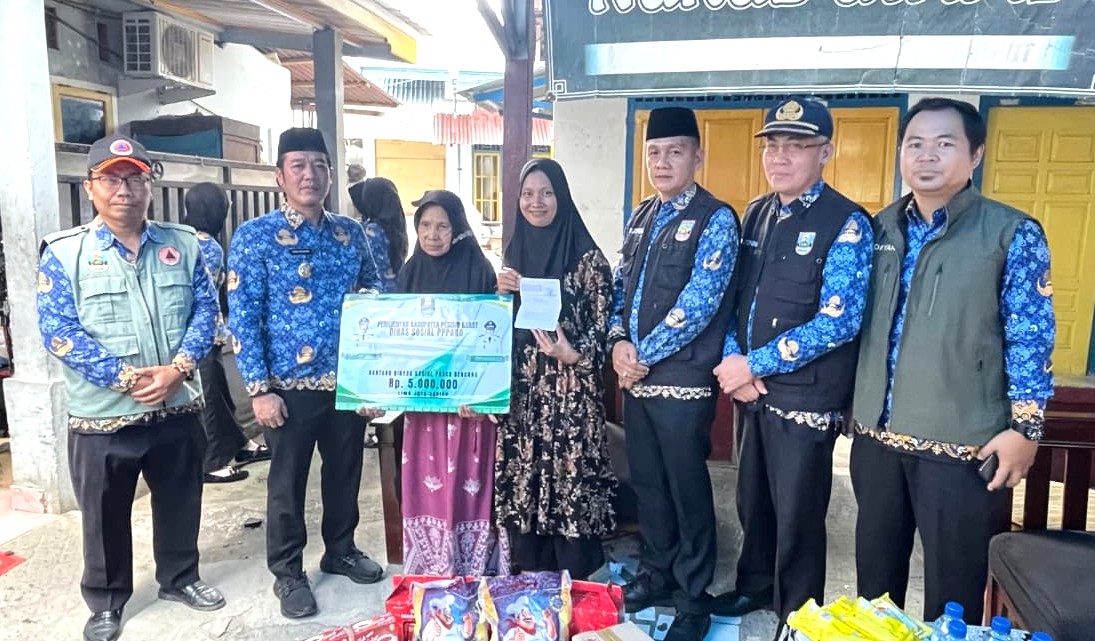 Bupati Dedi Irawan Turun Langsung, Salurkan Bantuan Korban Kebakaran dan Pohon Tumbang