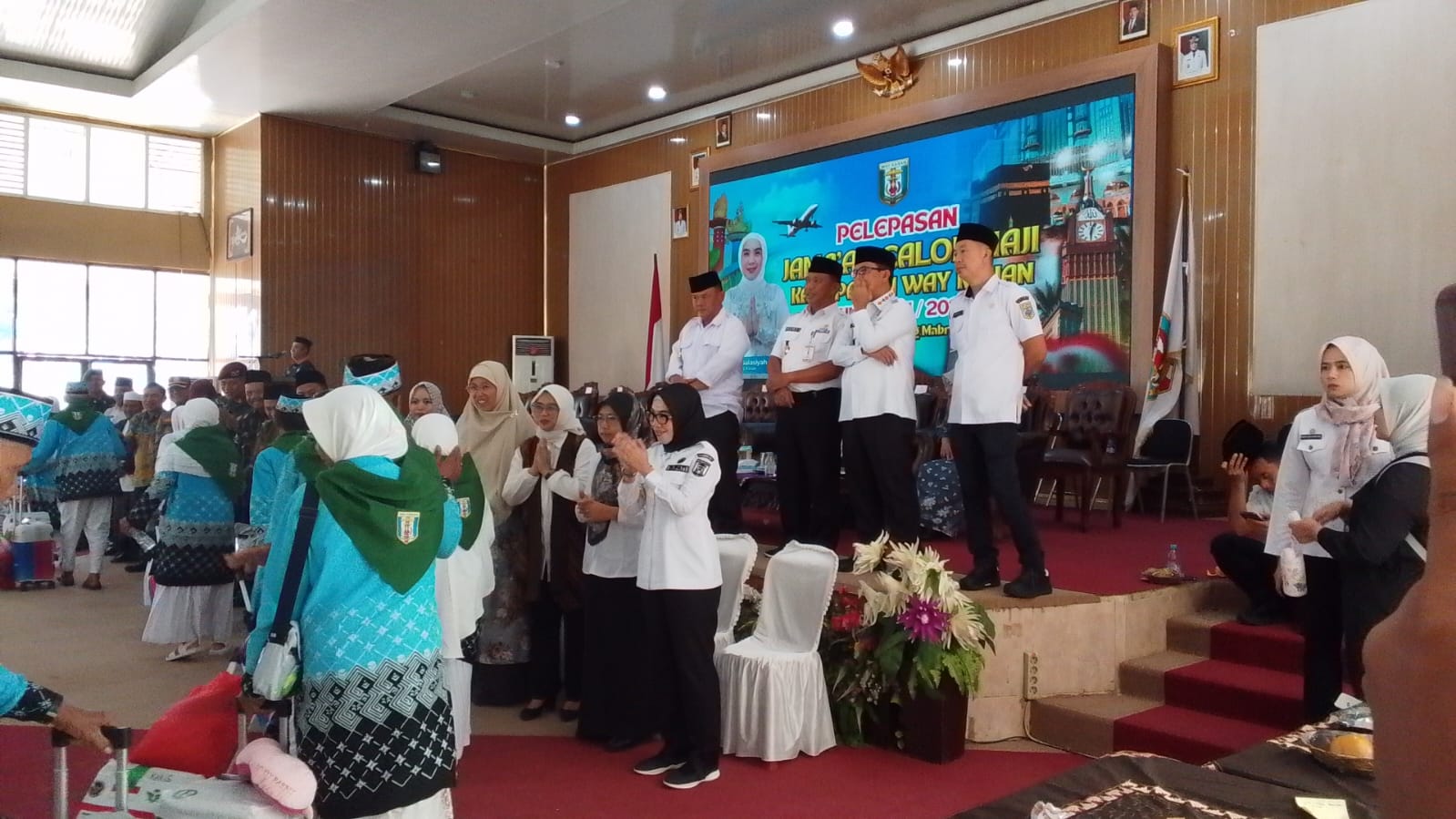 Bupati Ayu Asalasiyah Lepas 224 Jemaah Haji, Pemkab Way Kanan Tanggung Fasilitas Transportasi