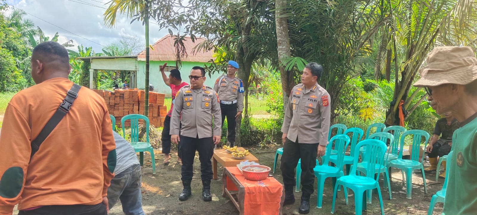 Karo SDM Polda Sumsel Letakkan Batu Pertama Bedah Rumah Lansia di Banyuasin I