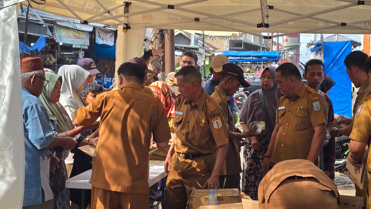 Tekan Inflasi, Sekdaprov Lampung Buka Operasi Pasar Minyakita Serentak di 15 Kabupaten/Kota