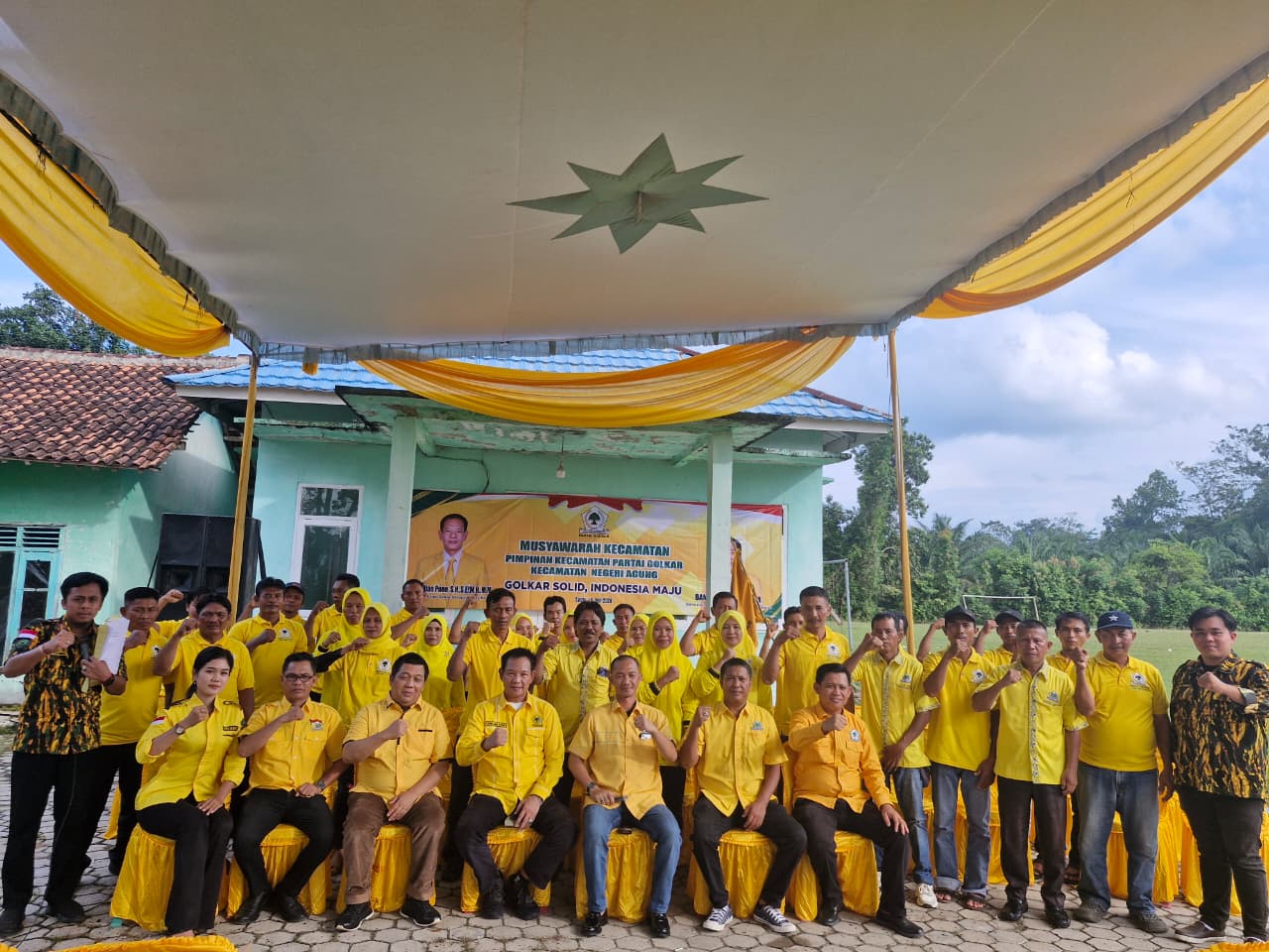 Aklamasi di Muscam Golkar Negeri Agung, Yon Maryono Resmi Dilantik Darlian Pone
