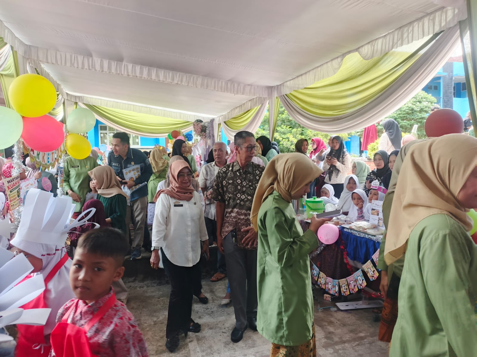 Cetak Wirausahawan Cilik, SDN 41 Palembang Padukan Bazar Gizi dan Gelar Budaya