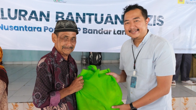 PLN Nusantara Power UP Bandar Lampung Salurkan Bantuan untuk Lansia di Tresna Werda