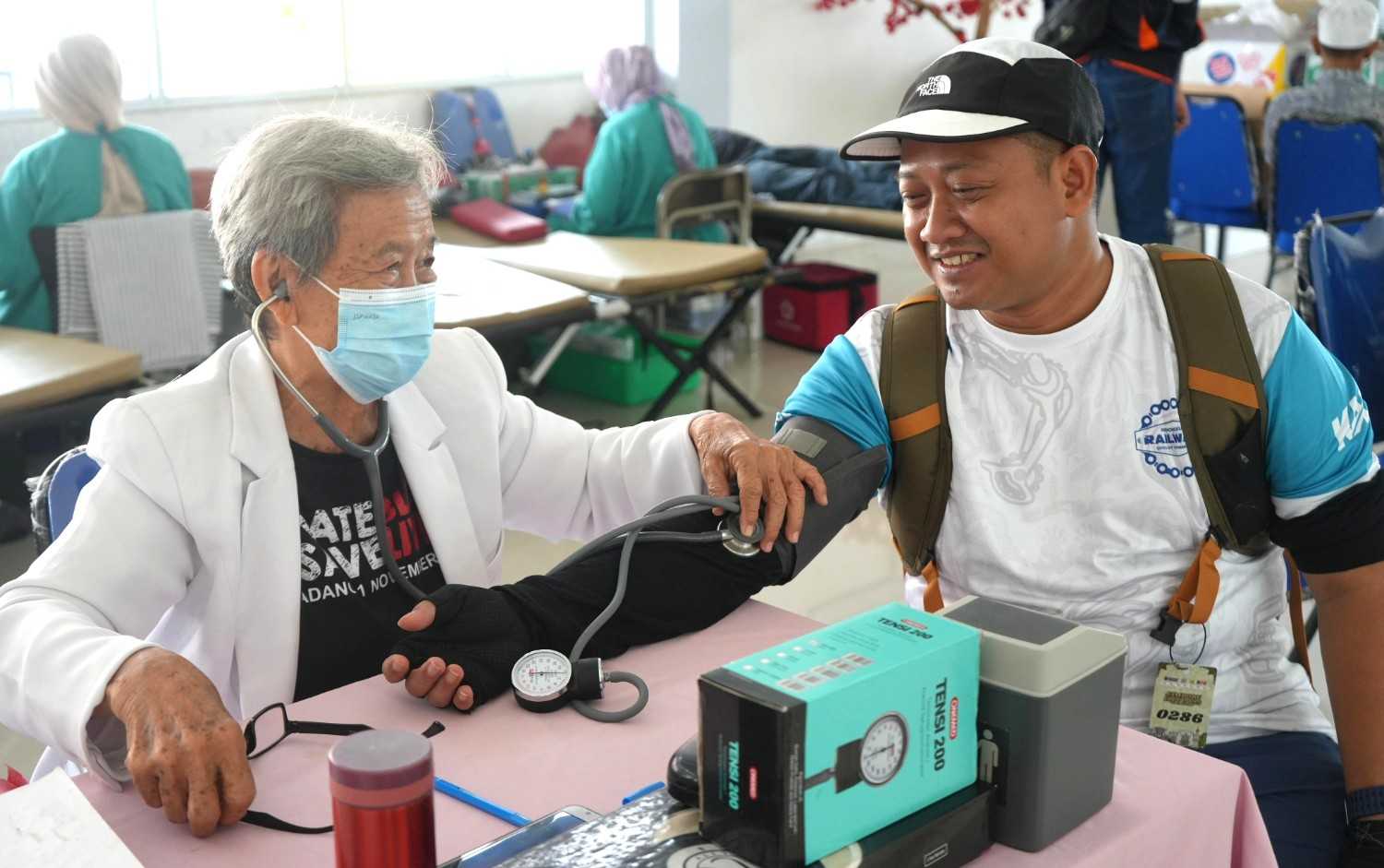 KAI Divre II Sumbar Gelar Donor Darah di Stasiun Padang, Terkumpul 38 Kantong Darah