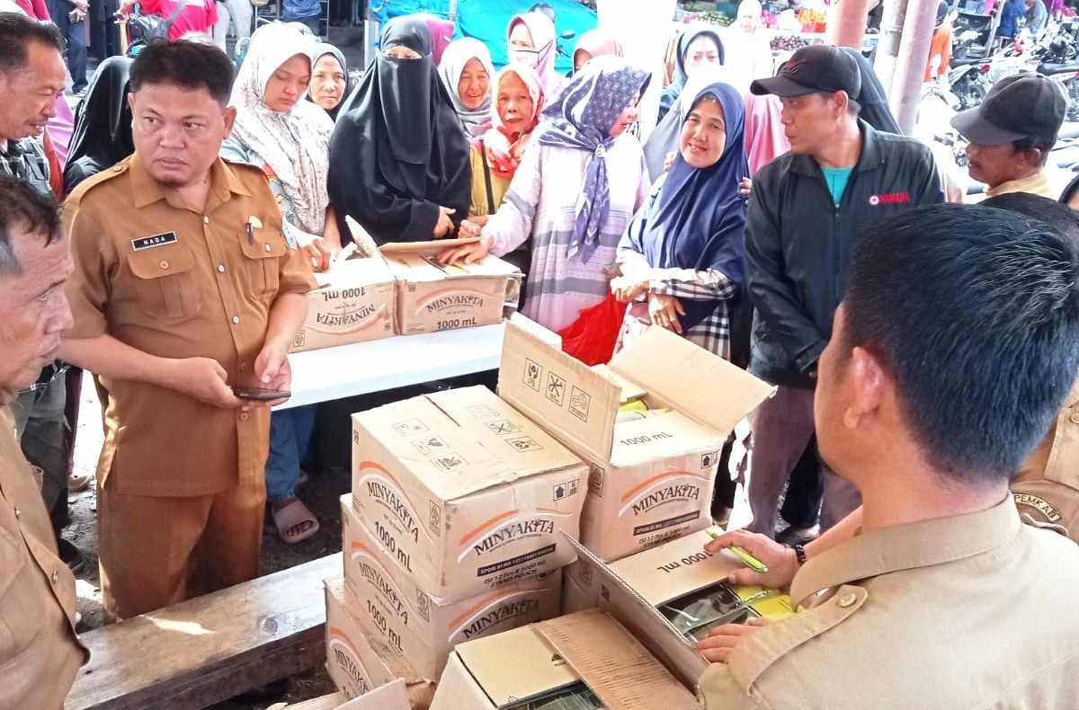 Tekan Inflasi, Pemkab Way Kanan Gelar Operasi Pasar Murah Minyakita di Baradatu
