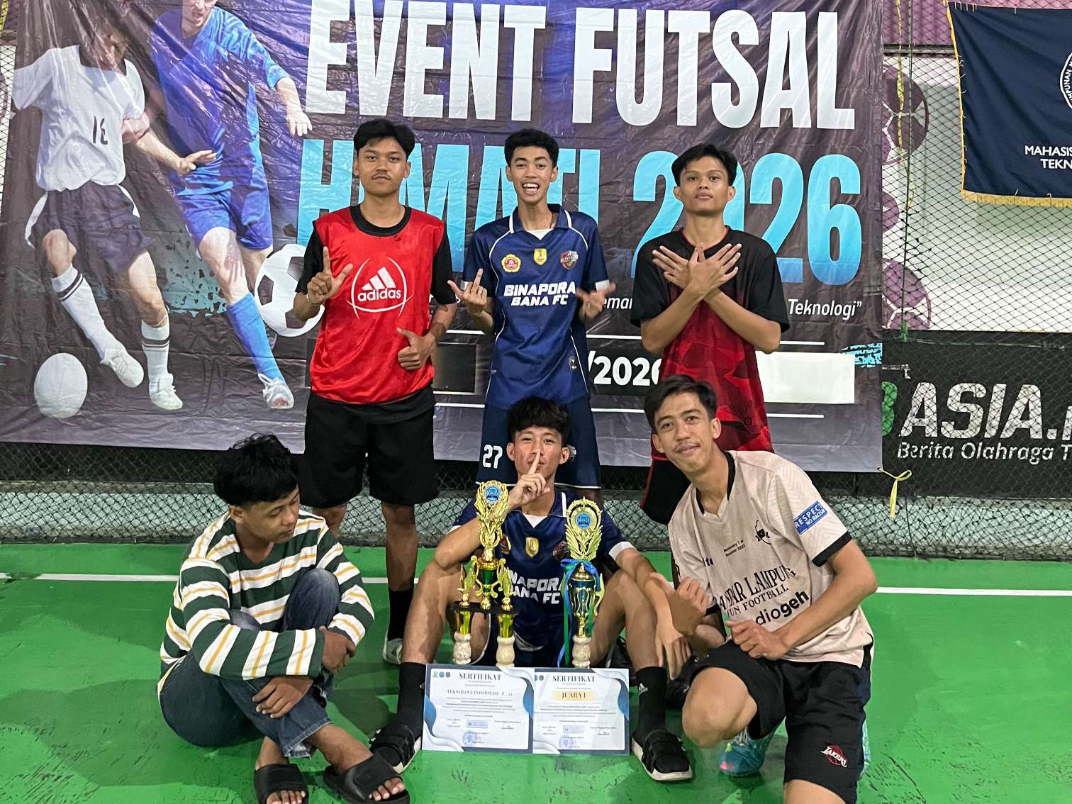 Kompetisi Sengit di GOR Srikandi, Kelas TI E 2025 Raih Podium Utama Futsal ITSNU