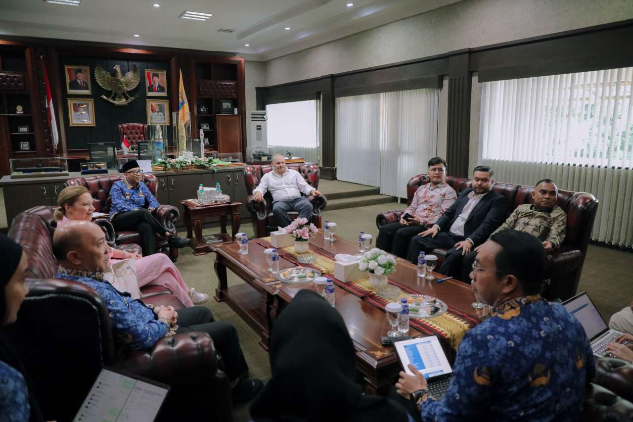 Gubernur Rahmat Mirzani Djausal Teken MoU Proyek Energi Hijau dan Pengelolaan Limbah Terintegrasi