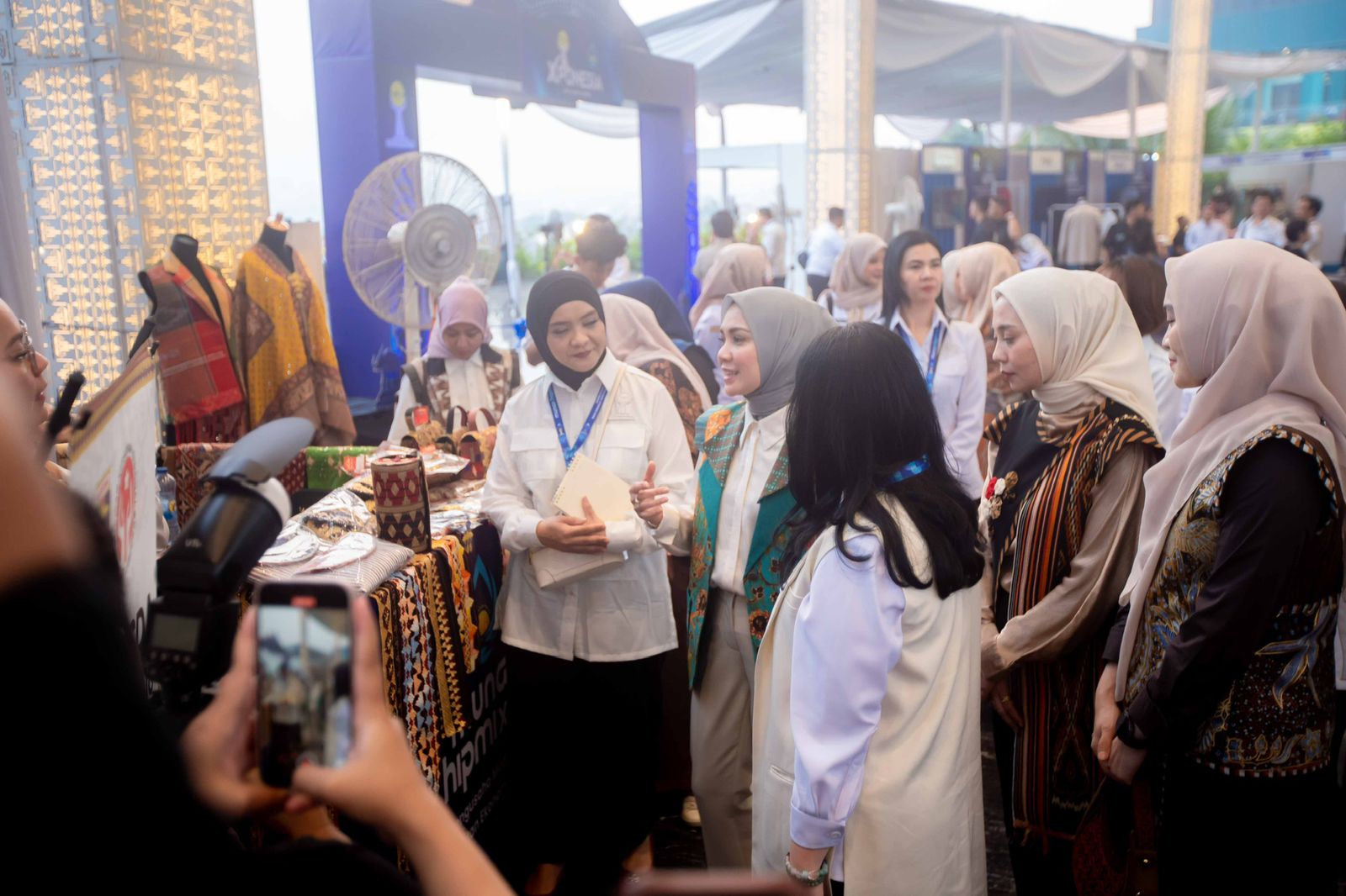 Meriahkan Munas HIPMI XVIII, Koordinator XPONESIA Serahkan Awards dan Uang Pembinaan UMKM