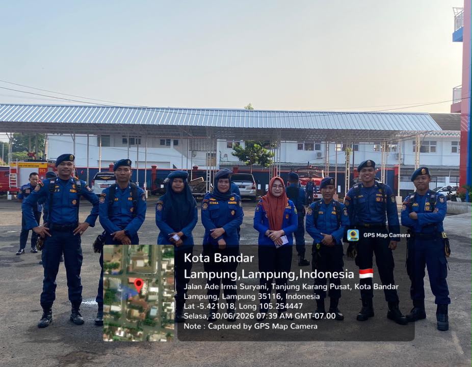 Sanca Sembunyi di Area Perkantoran, Tim Rescue Damkarmat Bandar Lampung Turun Tangan