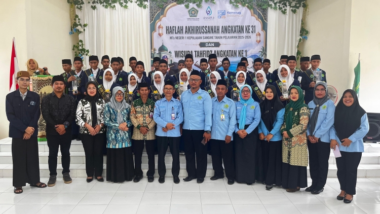 MTsN 1 Kepulauan Sangihe Lepas 32 Siswa Angkatan XXXI dan Wisuda 14 Tahfidz Angkatan Pertama
