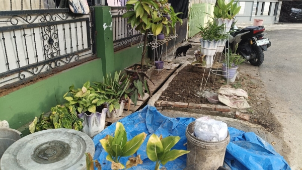 RT 007 Perum Bumi Puspa Kencana Selesaikan Perbaikan Jalan Ambles dan Pondasi Rusak