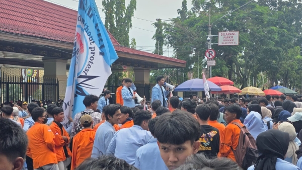 Ratusan Mahasiswa UIN Raden Fatah Sampaikan Aspirasi, Polda Sumsel Terapkan Pengamanan Humanis