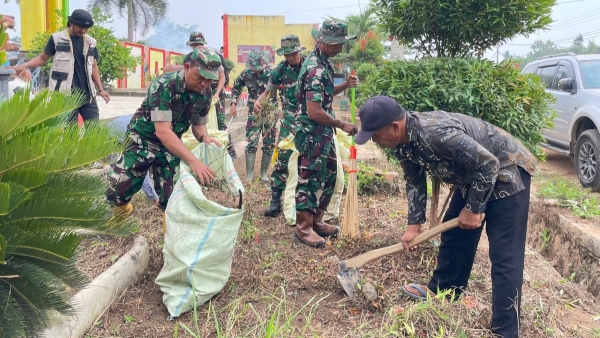Perkuat Kemanunggalan TNI dan Rakyat, Kodim 0427/Way Kanan Gotong Royong Bersama Warga